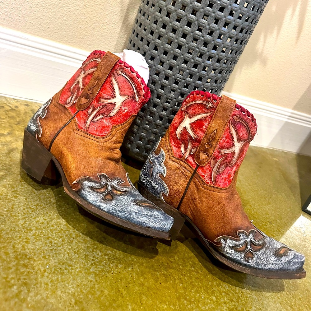 DAN POST “LoveBird” Booties